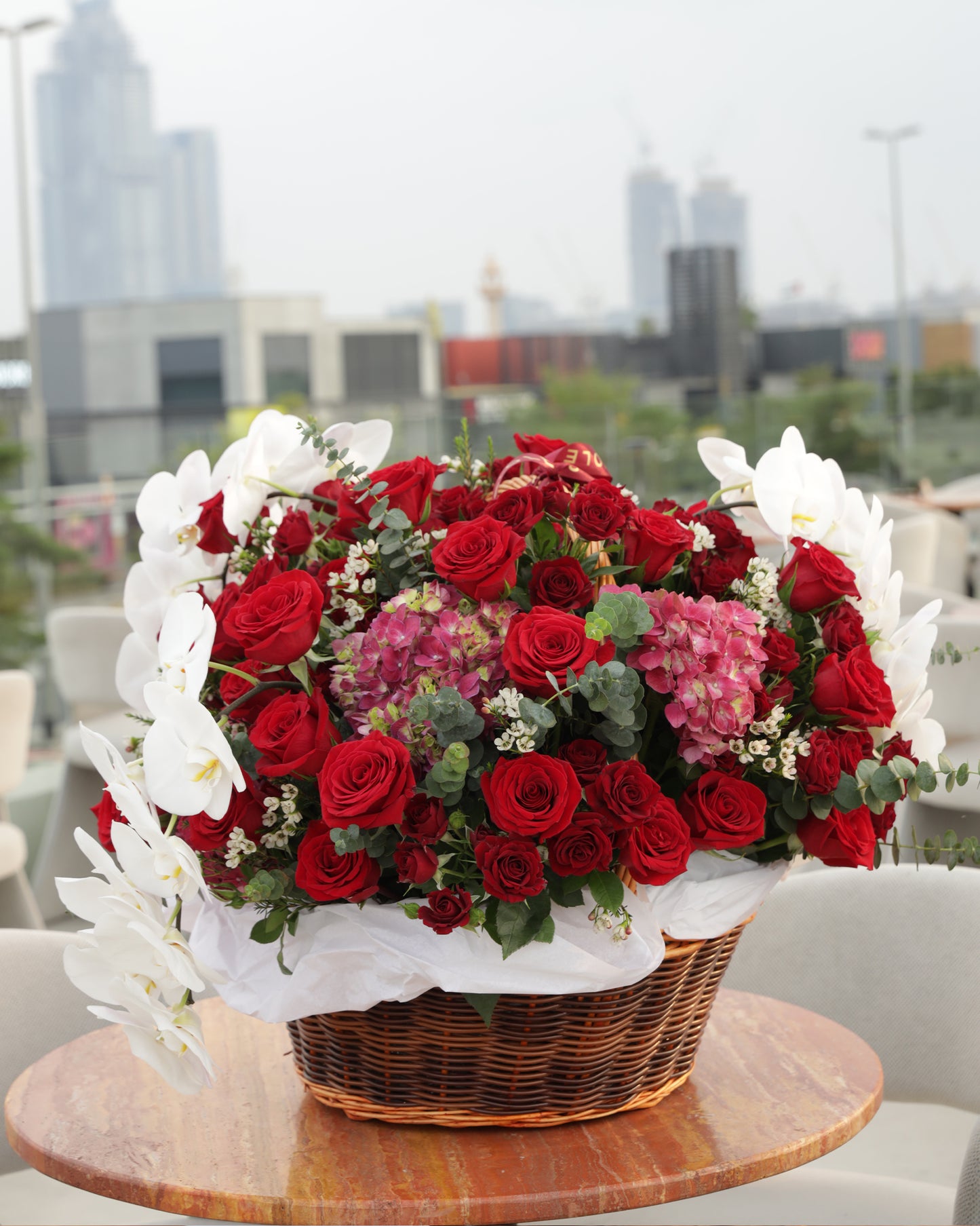 Grand Red Basket