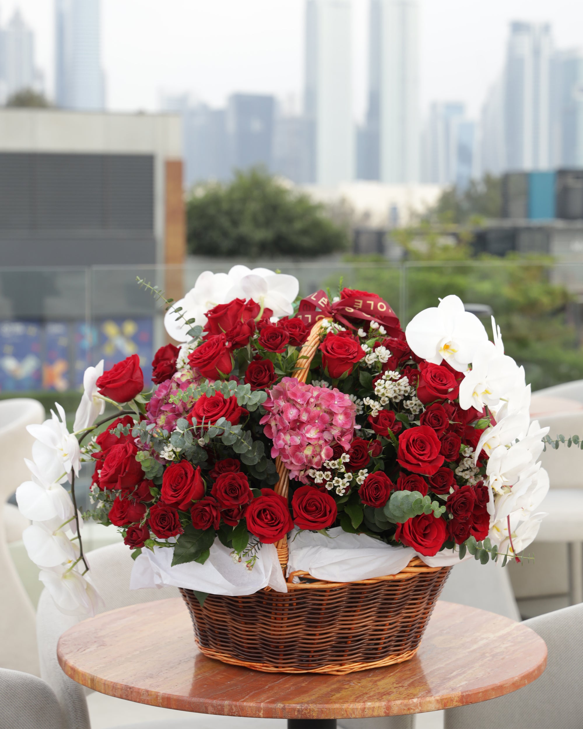 Grand Red Basket